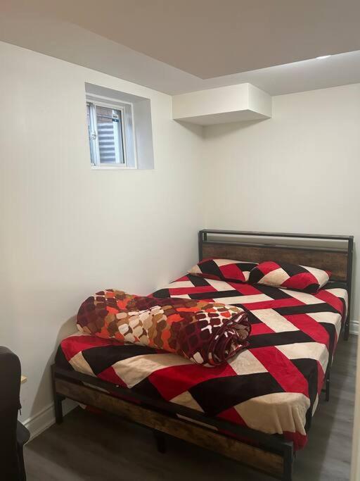 2 Bedroom Private Apartment With Private Entrance Brampton Eksteriør billede