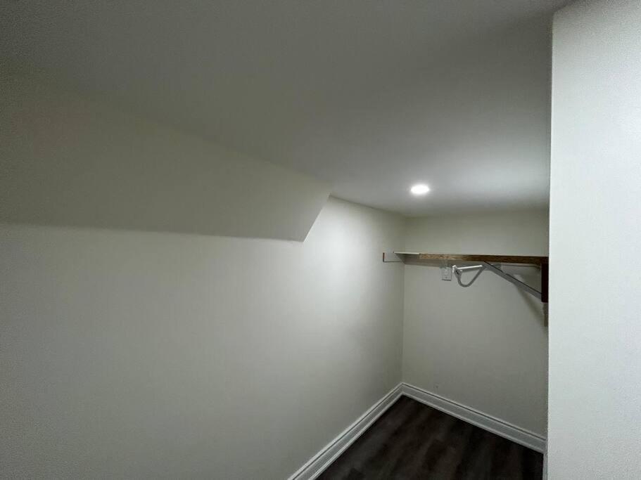 2 Bedroom Private Apartment With Private Entrance Brampton Eksteriør billede