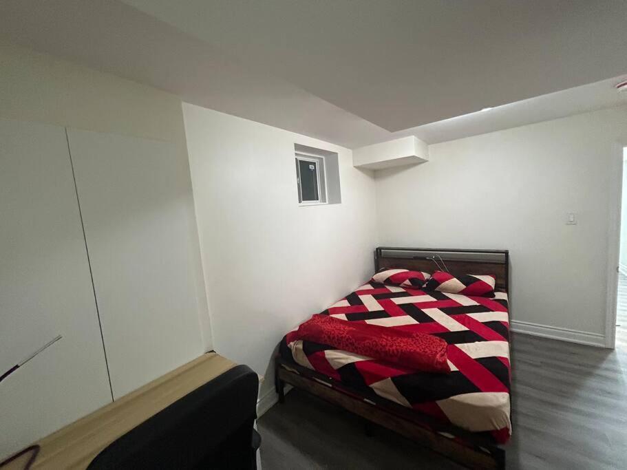 2 Bedroom Private Apartment With Private Entrance Brampton Eksteriør billede