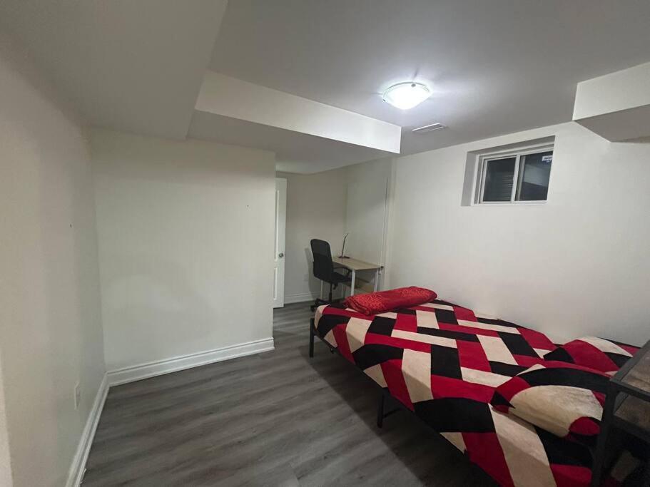 2 Bedroom Private Apartment With Private Entrance Brampton Eksteriør billede