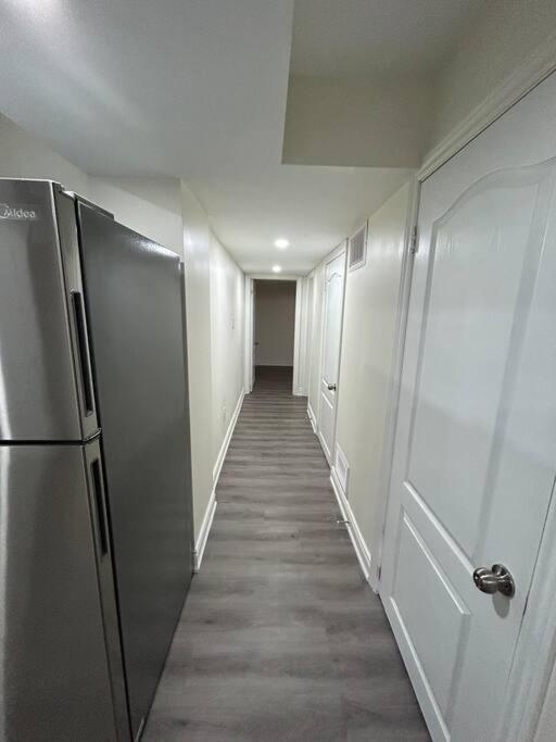 2 Bedroom Private Apartment With Private Entrance Brampton Eksteriør billede