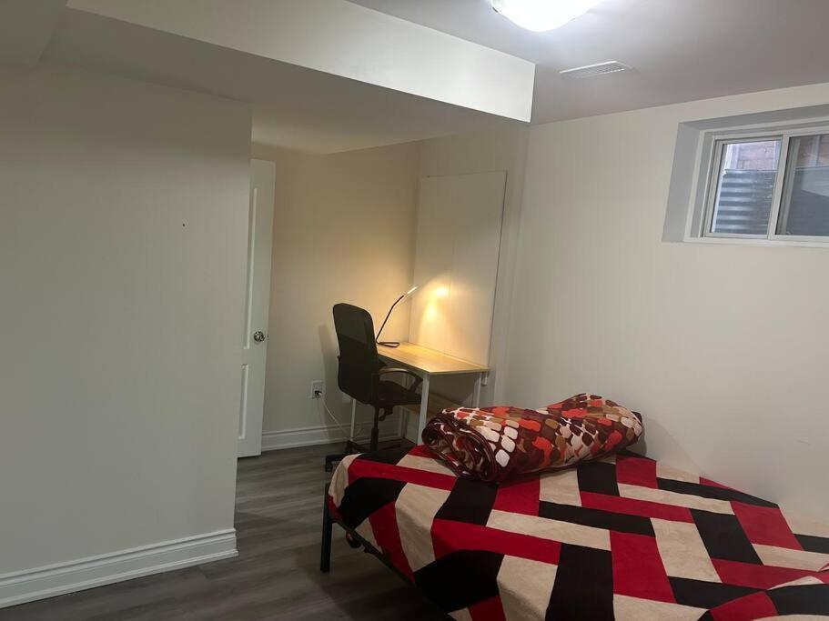 2 Bedroom Private Apartment With Private Entrance Brampton Eksteriør billede